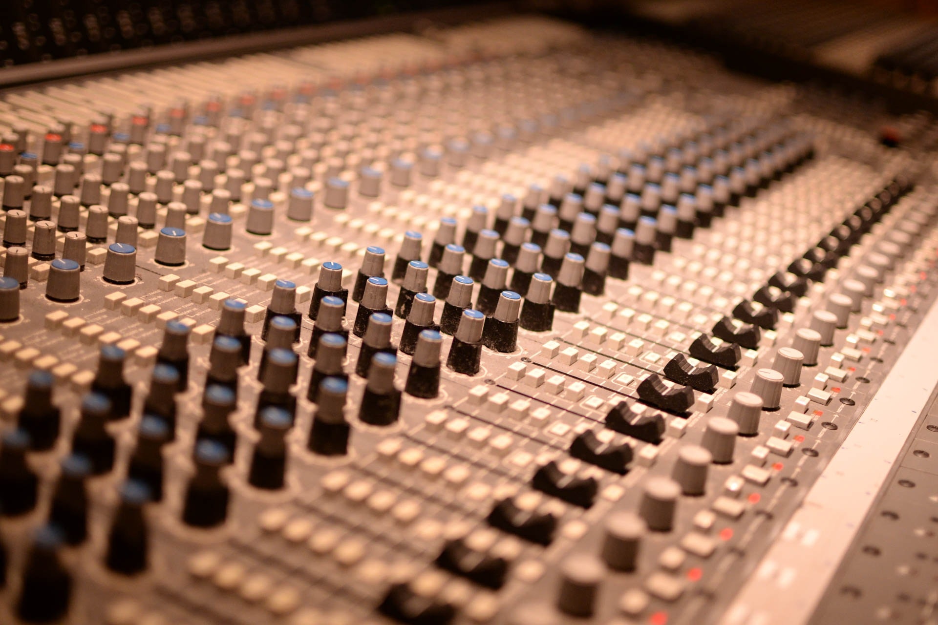 knobs of mixer table